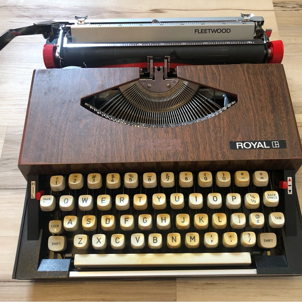 Vintage Royal Fleetwood Portable Typewriter Woodgrain 1970’s Silver-Seiko Works